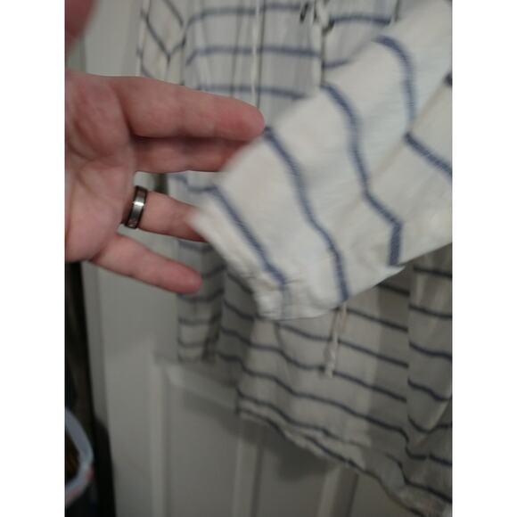 Sunday Woman 1X Blouse Pullover V Lace Neckline Blue White Striped Linen Blend - Picture 8 of 11